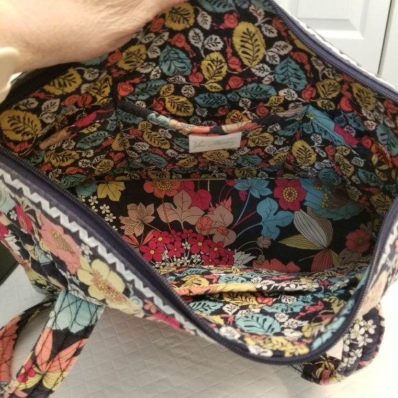VERA BRADLEY HAPPY SNAILS Shoulder Bag Purse Tote 13 X 8 X 4 - Picture 4 of 5